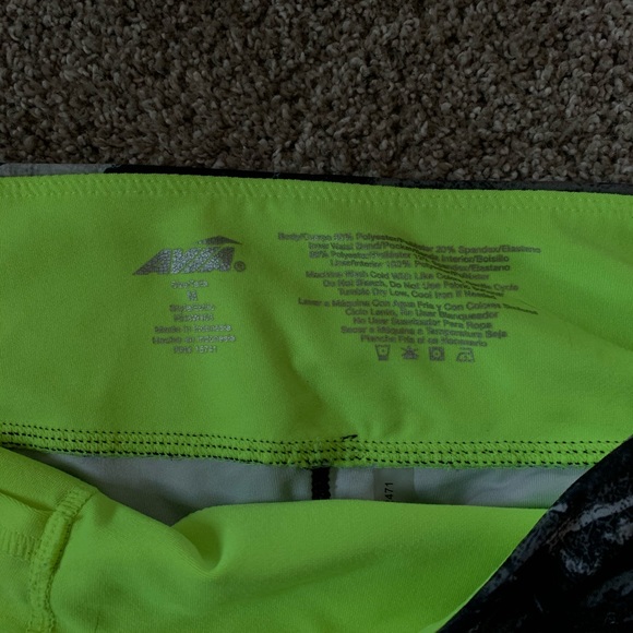 Spandex - Picture 4 of 4